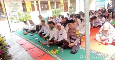 Bhabinkamtibmas Semanan Hadiri Maulid Nabi di SMK Kebudayaan