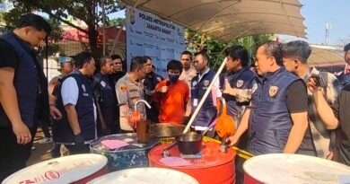 Polrestro Jakbar Bongkar Produksi Oli Palsu di Cengkareng, Tiga Tersangka Ditangkap