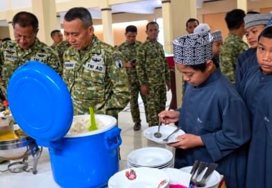 Korem 081/DSJ Berbagi Kebahagiaan dengan Anak-Anak Pesantren