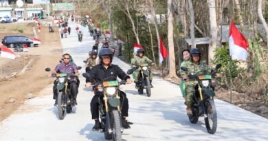 Perkuat Akses Warga, Karya Bakti TNI Bangun Jalan Beton di Desa Manding