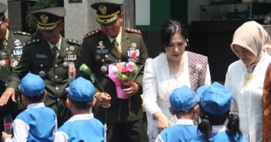 Ratusan Pelajar Sambangi Makodim Tulungagung, Beri Ucapan HUT ke-81 TNI