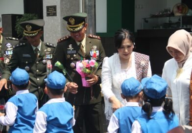 Ratusan Pelajar Sambangi Makodim Tulungagung, Beri Ucapan HUT ke-81 TNI