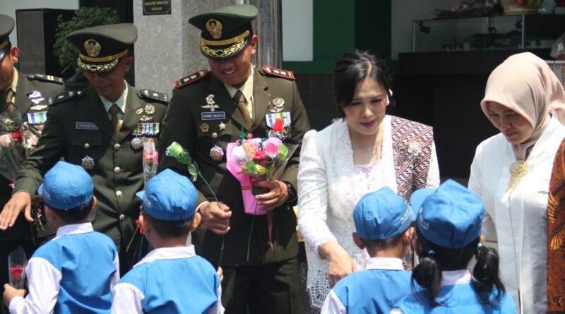 Ratusan Pelajar Sambangi Makodim Tulungagung, Beri Ucapan HUT ke-81 TNI