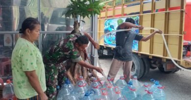 Kekeringan di Trenggalek Meluas, TNI Terus Salurkan Air Bersih