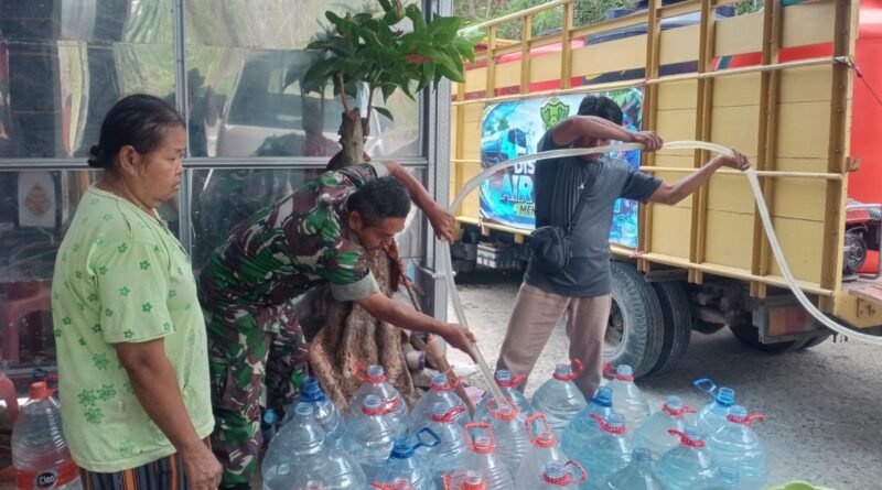 Kekeringan di Trenggalek Meluas, TNI Terus Salurkan Air Bersih