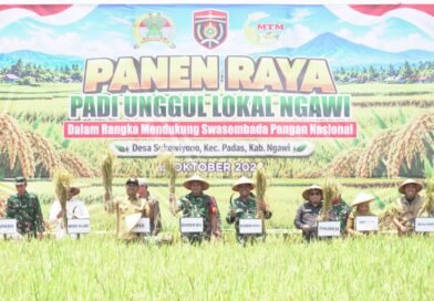 Danrem Untoro Puji Produktivitas Panen Raya Padi Unggul Lokal di Ngawi