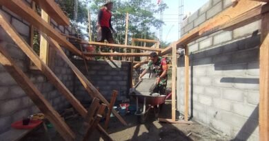 Gotong Royong Warga Dan Babinsa Koramil Binangun Bedah RTLH Milik Warga Di Blitar