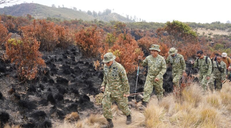 Perkuat Mitigasi Karhutla, Danrem 081/DSJ Erwin Jalan Kaki 12 Jam Susuri Gunung Lawu