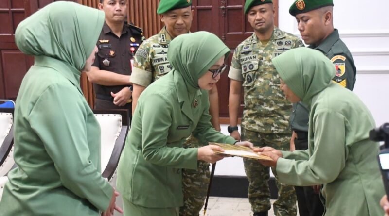Danrem Erwin dan Ketua Persit Beri Perhatian Khusus kepada Anggota yang Sakit Menahun
