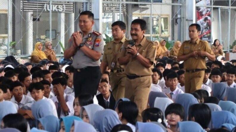 Kapolresta Malang Kota Tanamkan Wawasan Kebangsaan dan Cegah Kenakalan Remaja kepada Siswa SMKN 4