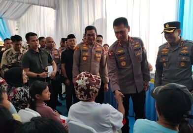 Polda Metro Jaya Gelar Bakti Kesehatan dan Salurkan 1.000 Paket Sembako di Kampung Ambon